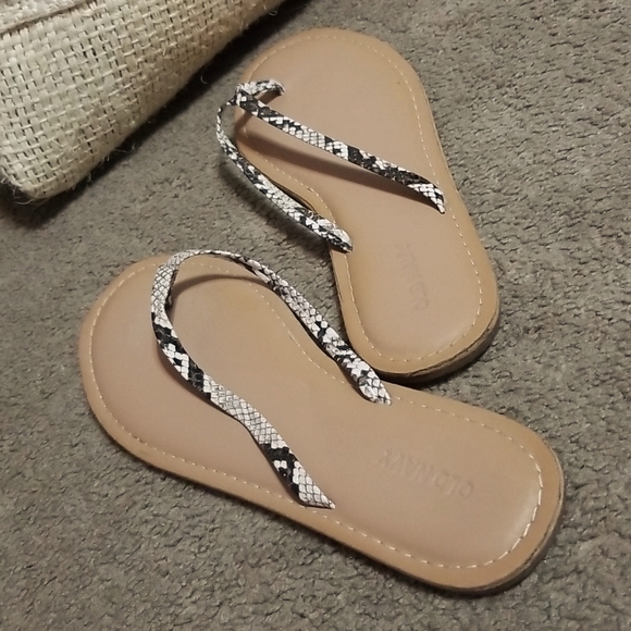 OLD NAVY Snakeprint Sandals/Flip Flops-8 - Picture 2 of 5